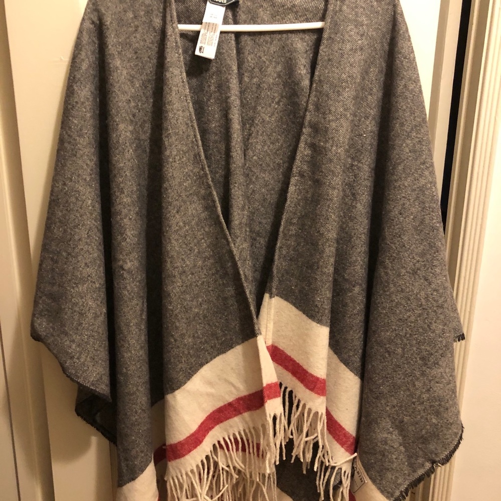 Roots Cabin poncho